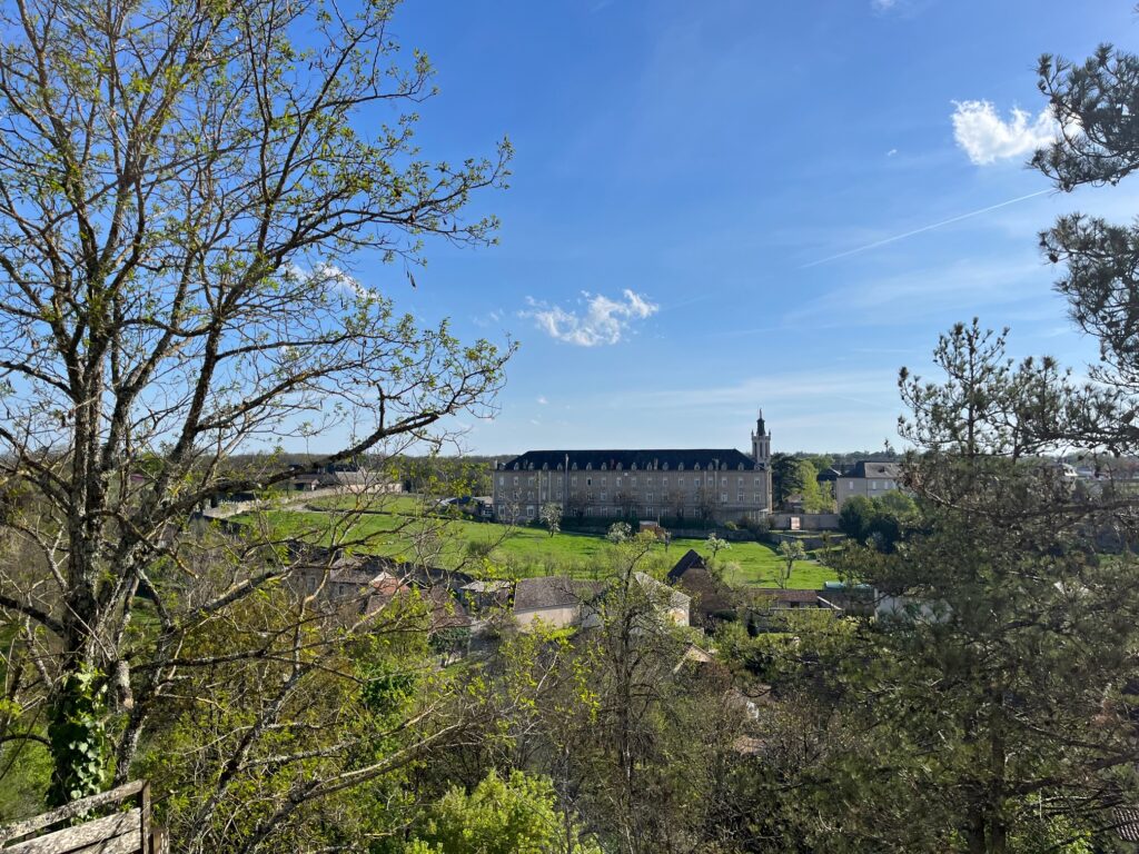 Grand Couvent de Gramat face au Gite Les Petits Cailloux à Gramat