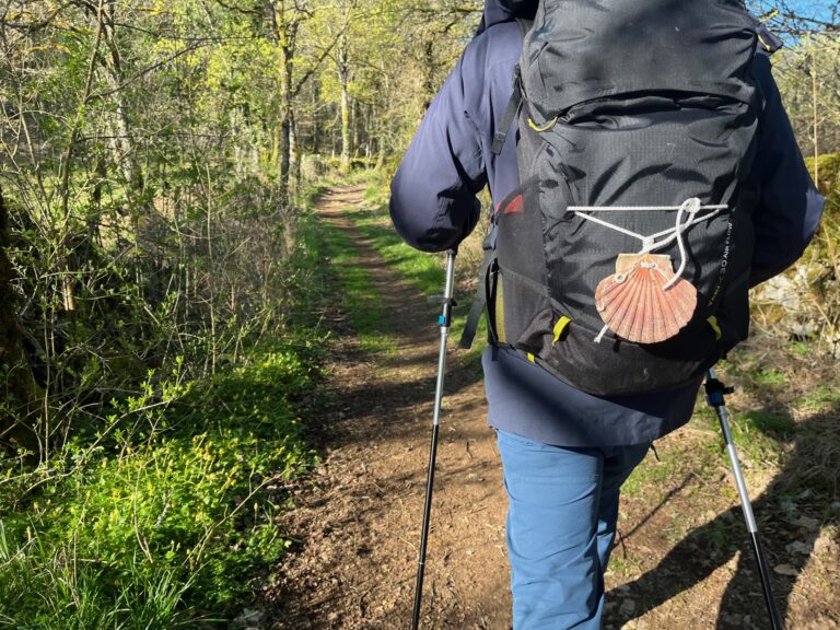 Pèlerin sur le GR6